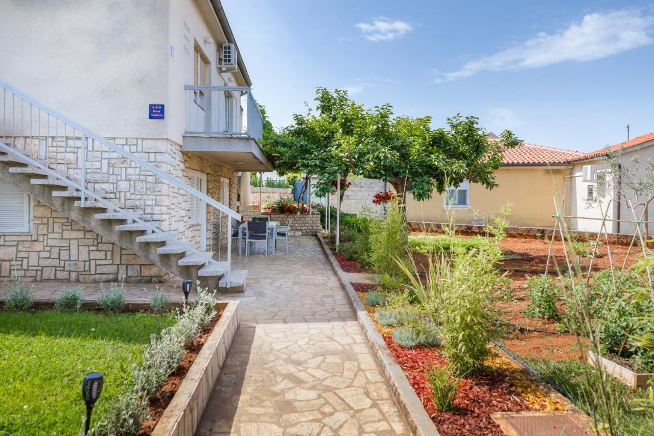 Apartment Tesic Close To The Sea With Shared 4Xbicycles Фажана Экстерьер фото